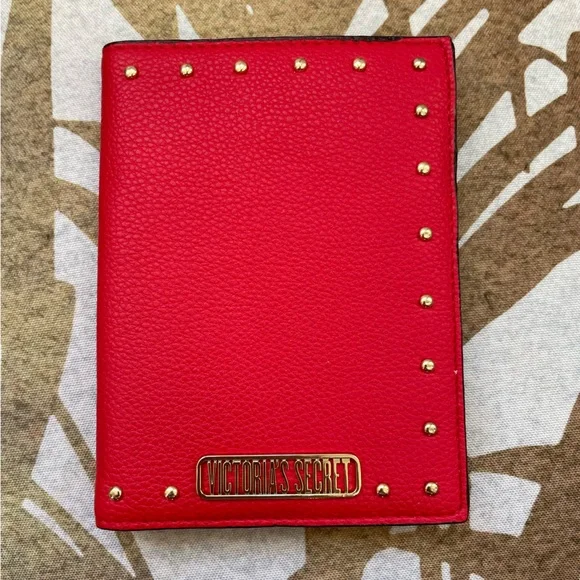 PINK VICTORIA’S SECRET GOLD STUDDED PASSPORT ID HOLDER 💋 - Picture 3 of 7